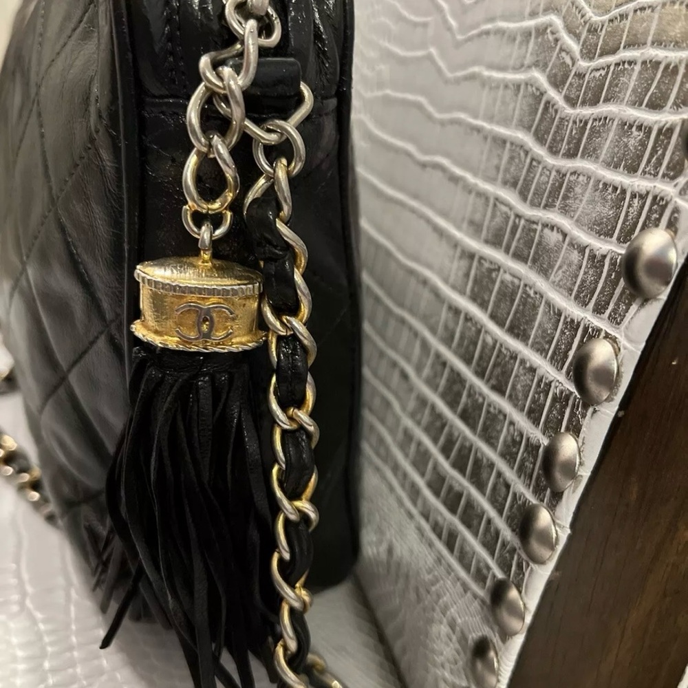 CHANEL Black Crossbody Bag with Quilted Leather and Chain Strap - Picture 13 of 16